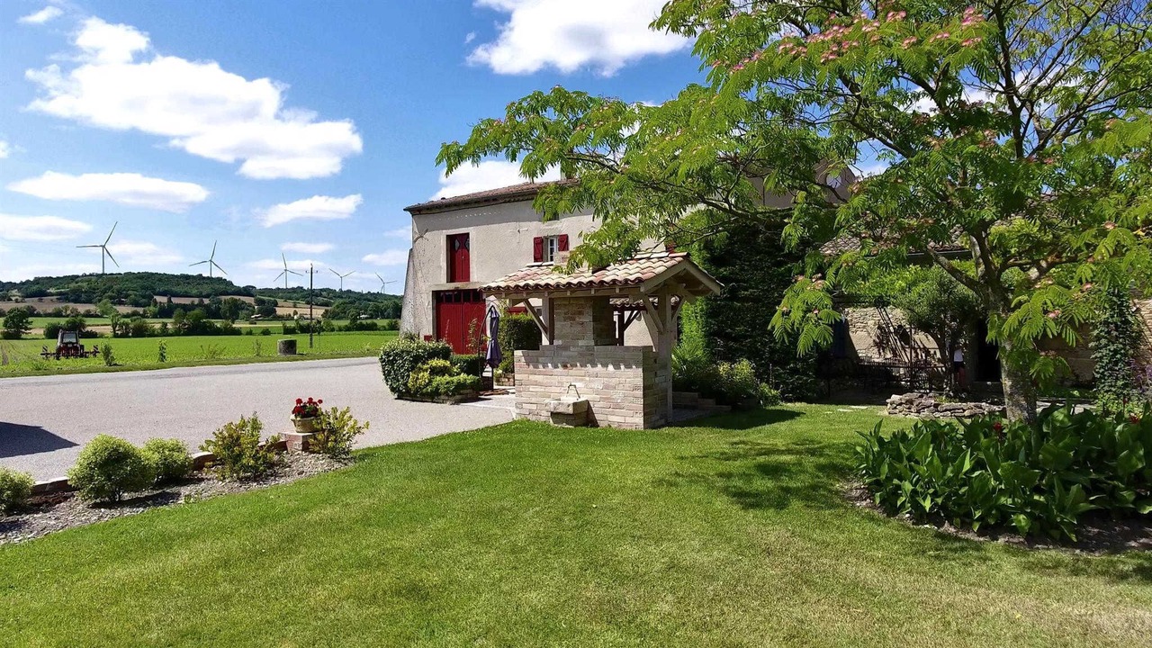 Photo of Outdoor in Roumens