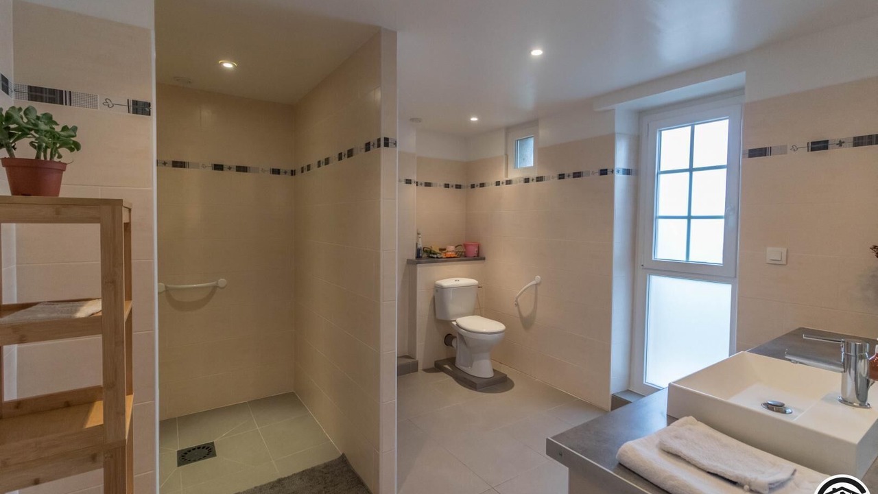 Photo of Bathroom in Beaumont-sur-Leze