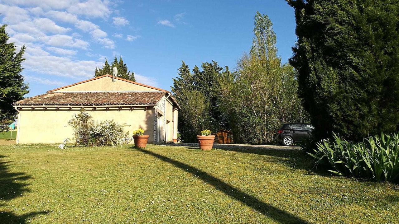 Photo of Outdoor in Auriac-sur-Vendinelle