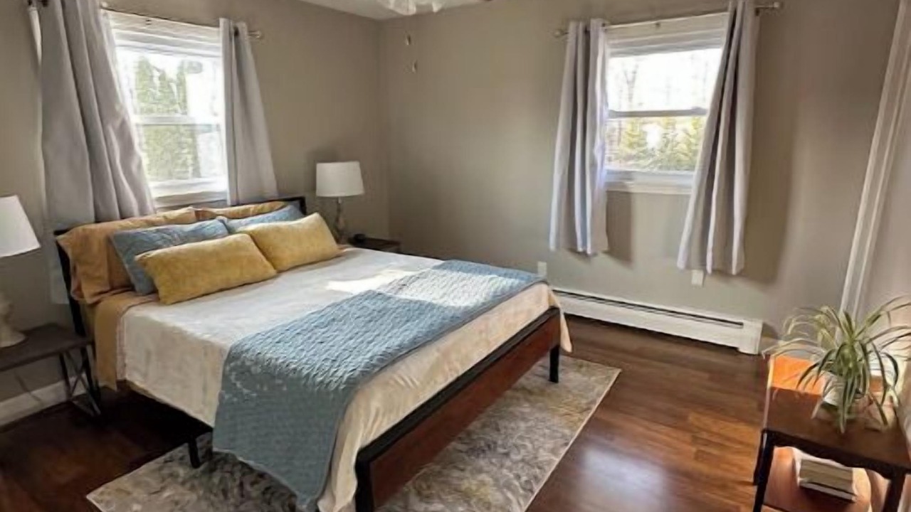 Photo of Bedroom in Effingham