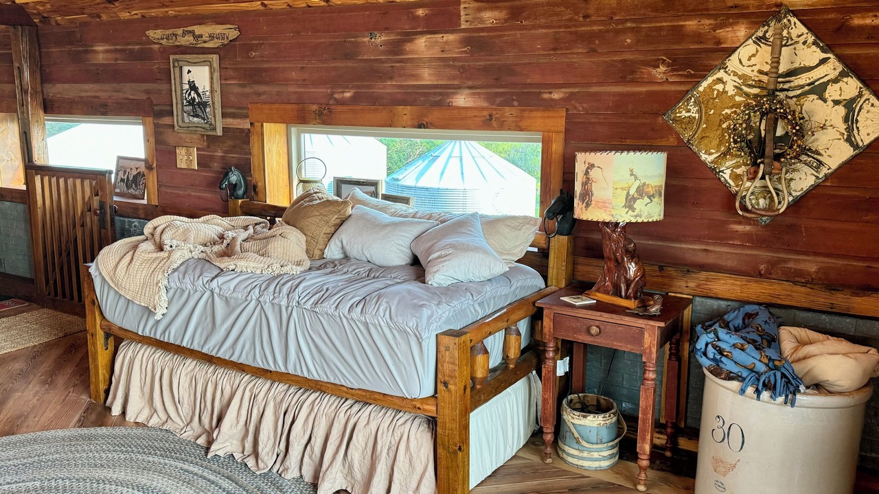Photo of Bedroom in Hutchinson County