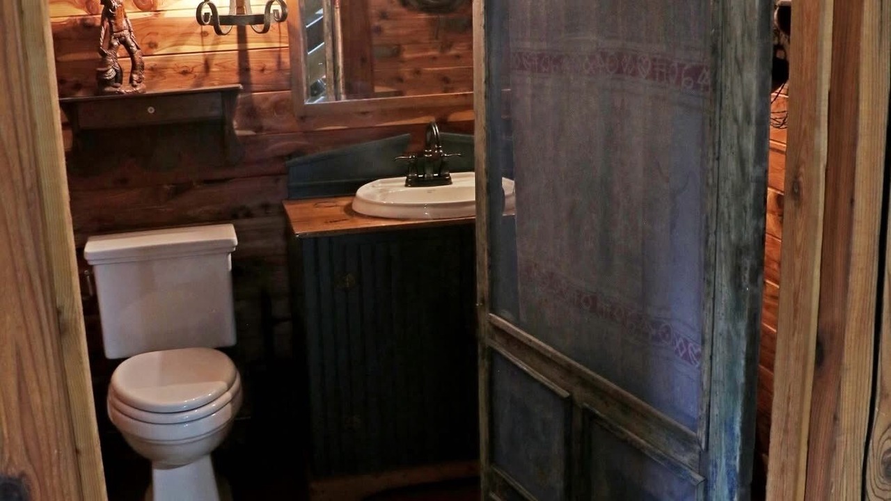 Photo of Bathroom in Hutchinson County