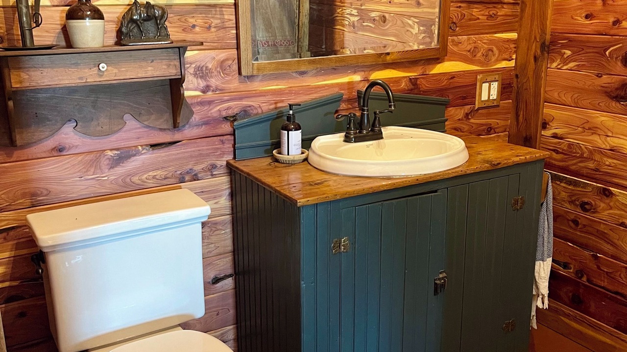 Photo of Bathroom in Hutchinson County