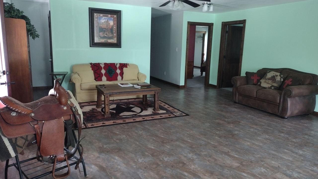 Photo of Livingroom in Hill County