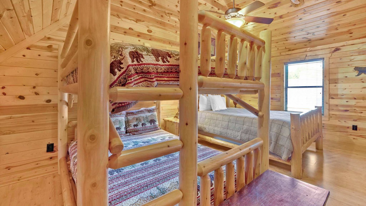 Photo of Bedroom in White Oak Lodge