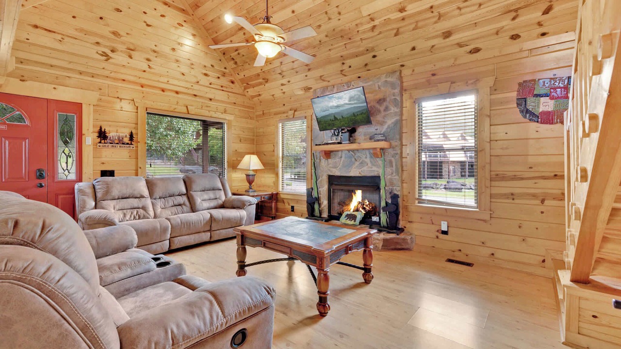 Photo of Livingroom in White Oak Lodge