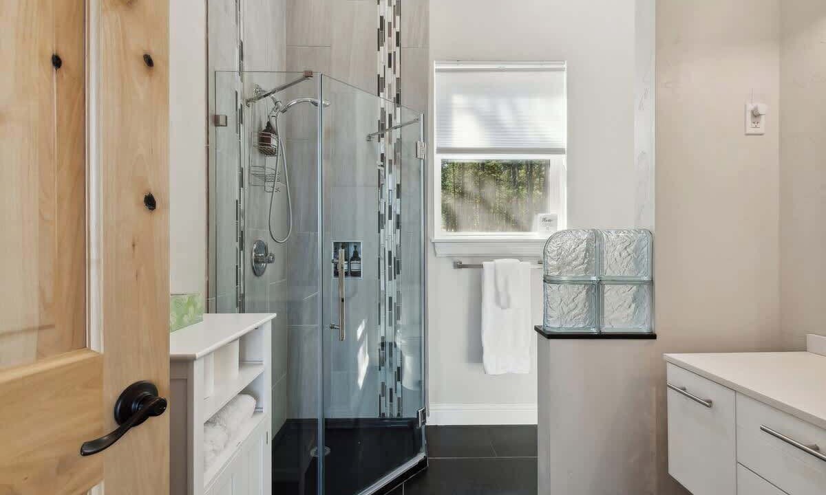 Photo of Bathroom in Lakeside