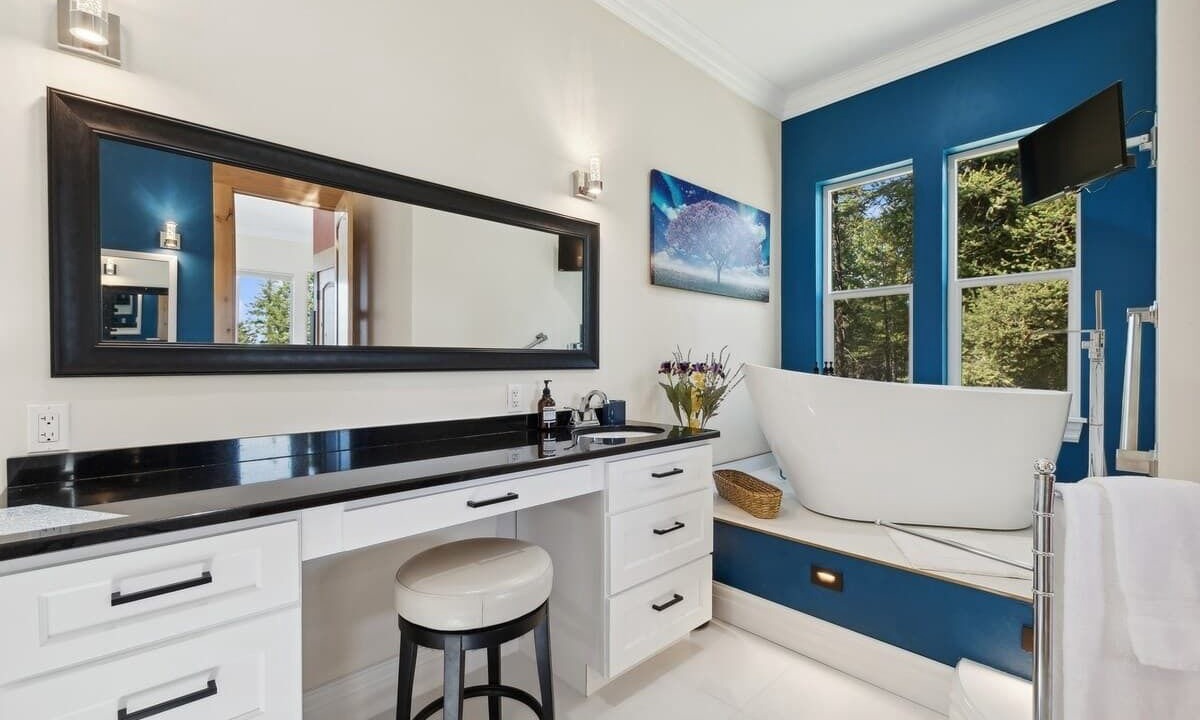 Photo of Bathroom in Lakeside