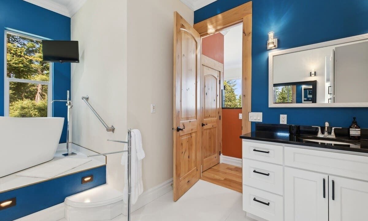 Photo of Bedroom in Lakeside