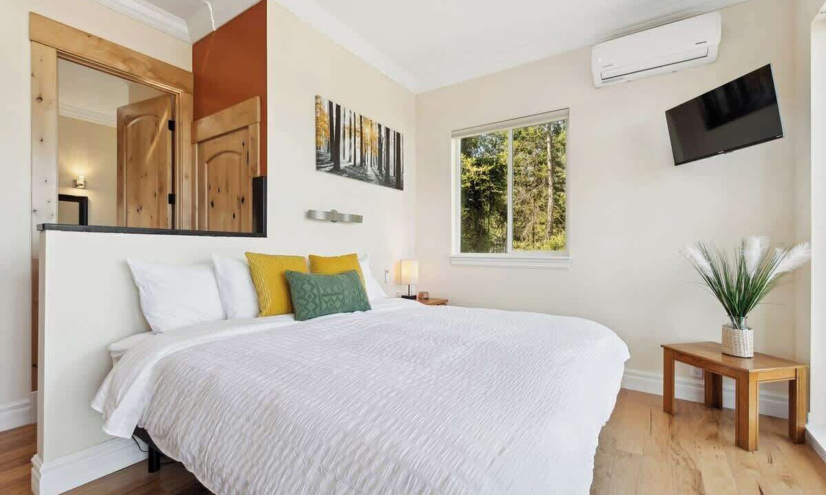 Photo of Bedroom in Lakeside