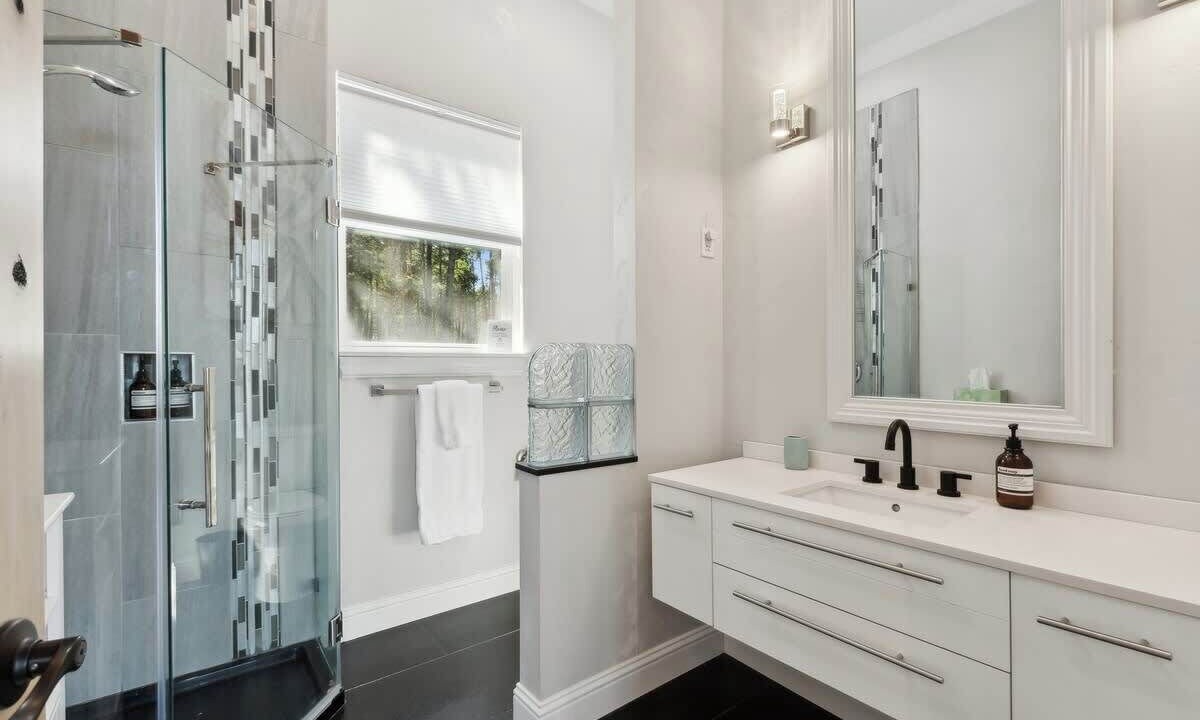 Photo of Bathroom in Lakeside