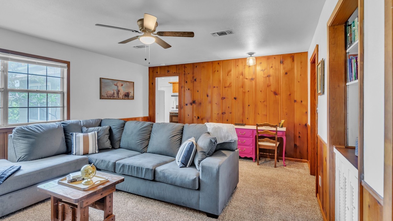 Photo of Livingroom in Cameron