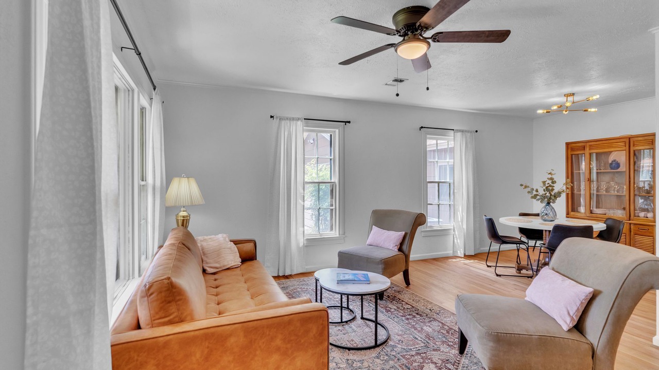 Photo of Livingroom in Cameron