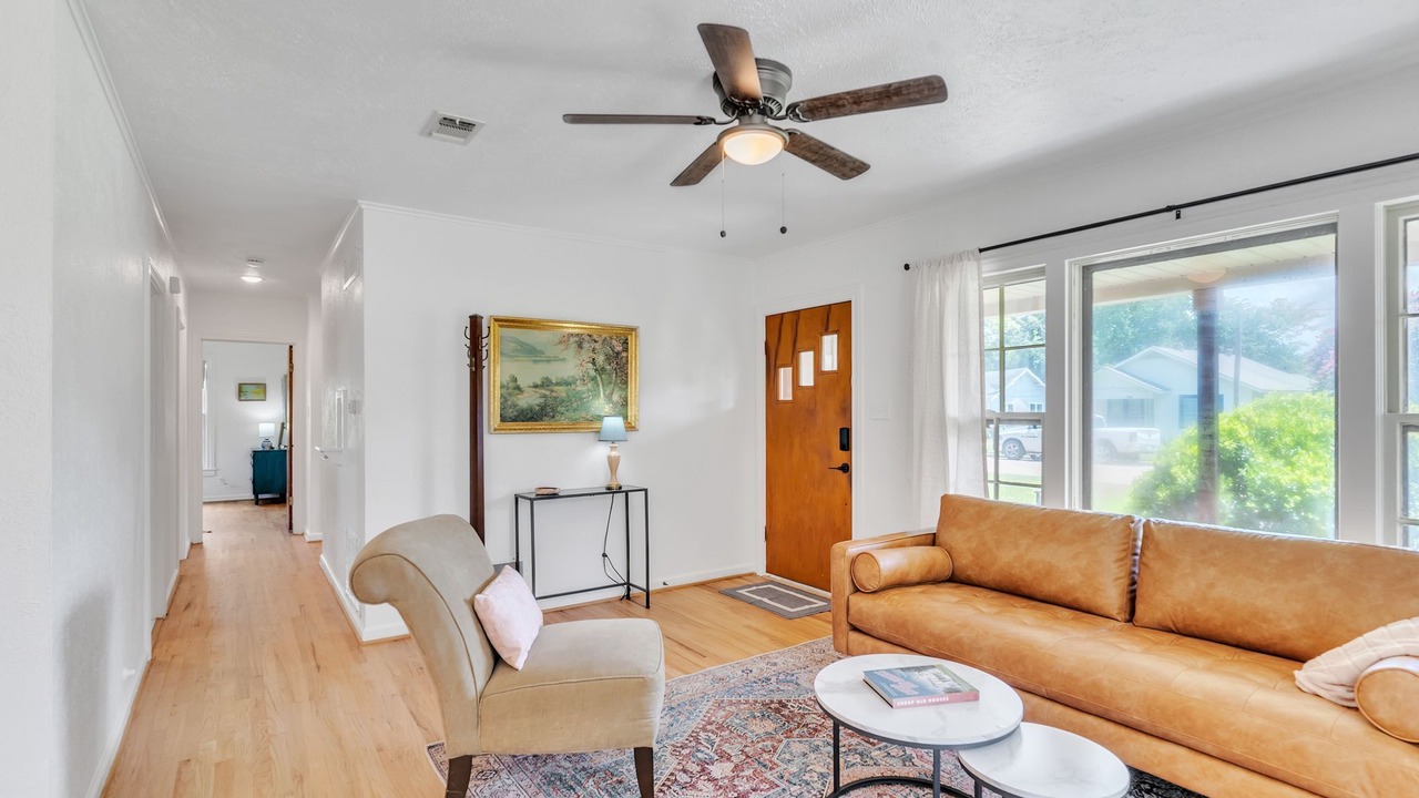 Photo of Livingroom in Cameron