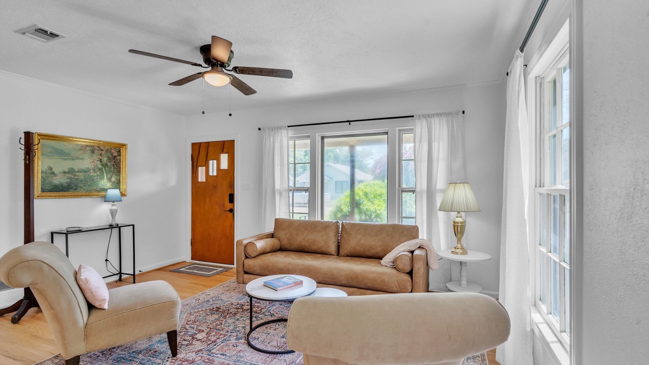 Photo of Livingroom in Cameron