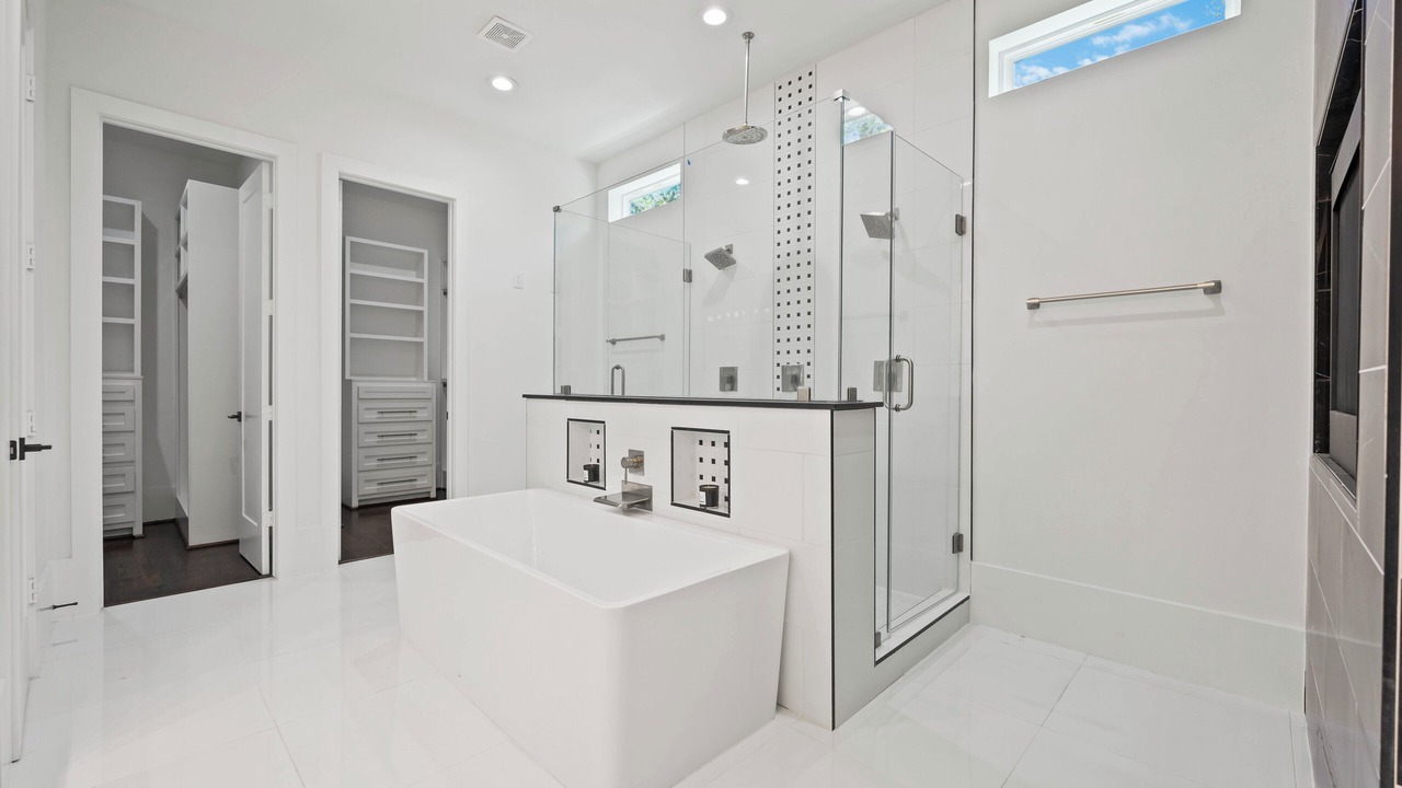 Photo of Bathroom in Garden Oaks
