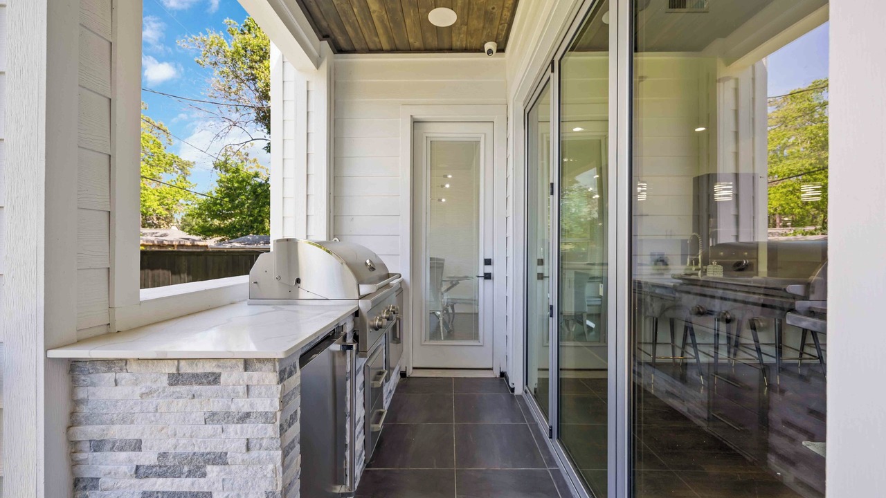 Photo of Patio Balcony in Garden Oaks