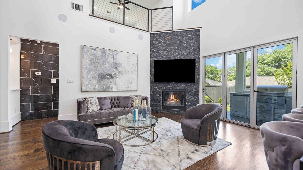 Photo of Livingroom in Garden Oaks