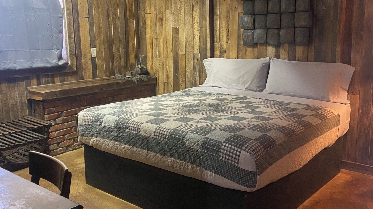 Photo of Bedroom in Mannford