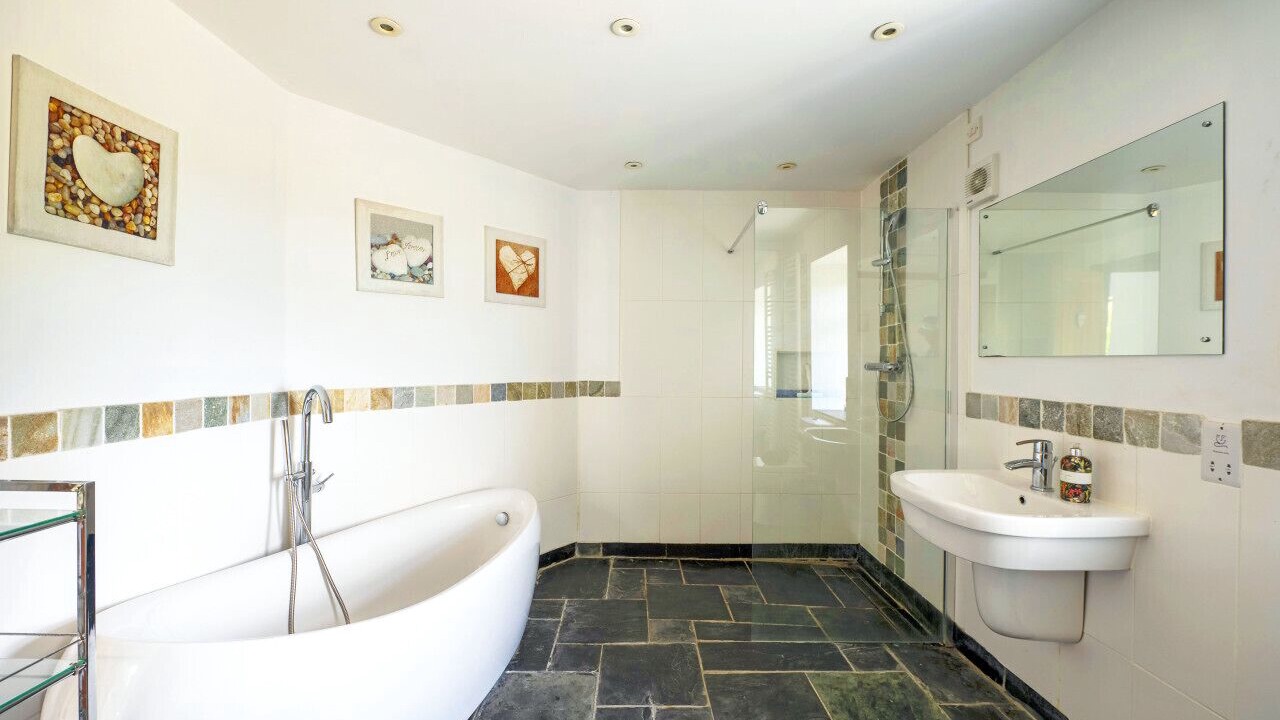 Photo of Bathroom in Pentrefelin