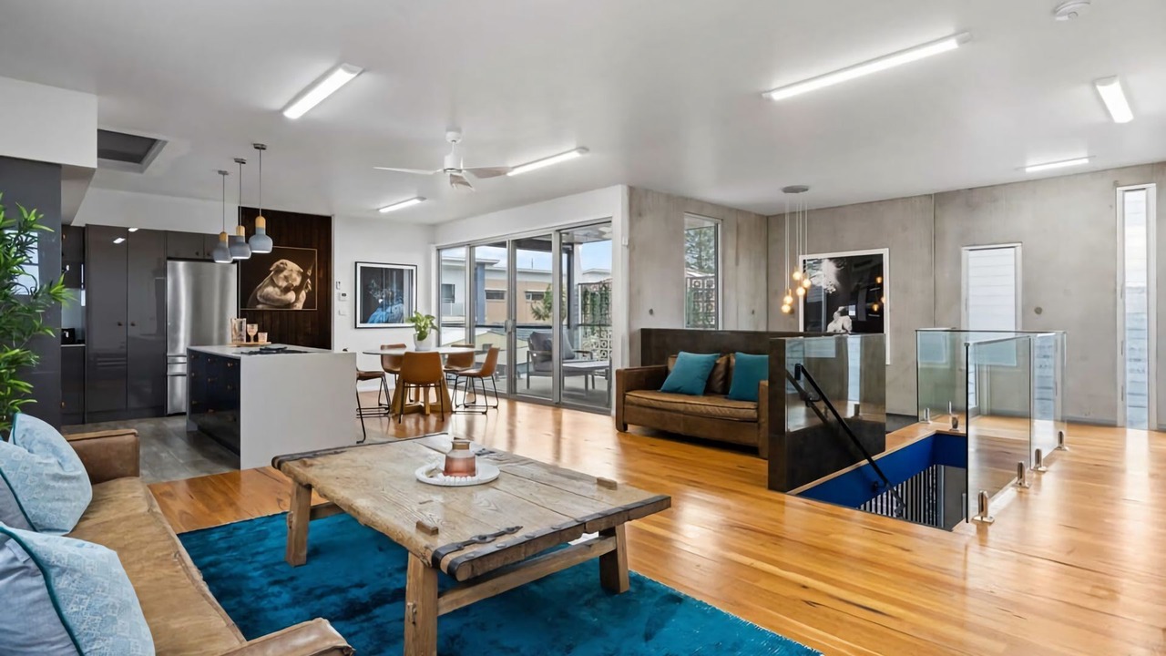 Photo of Others in Redhead