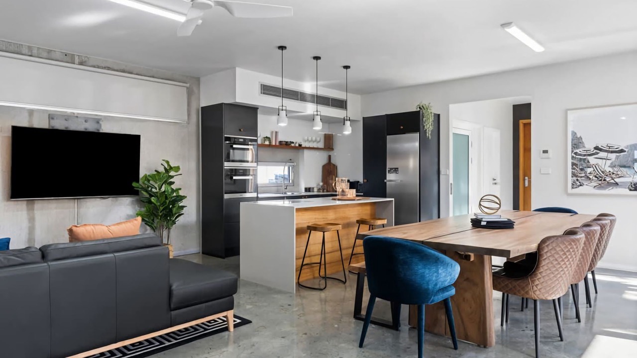 Photo of Others in Redhead