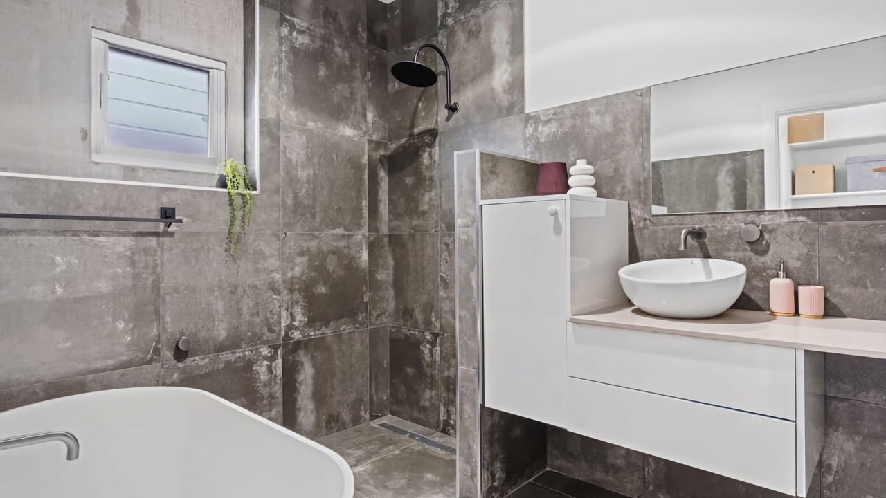 Photo of Bathroom in Redhead