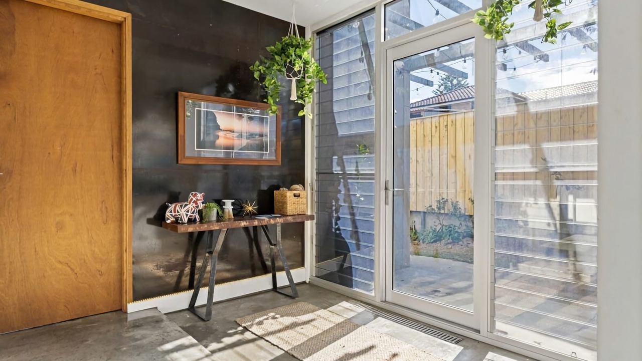 Photo of Others in Redhead