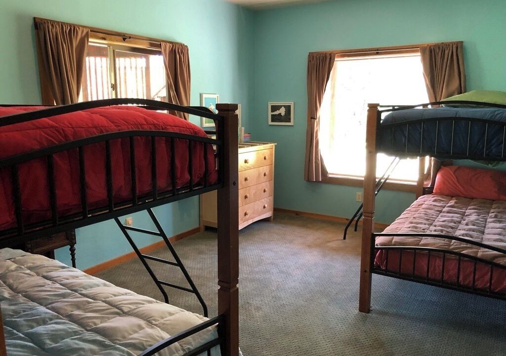 Photo of Bedroom in Weed