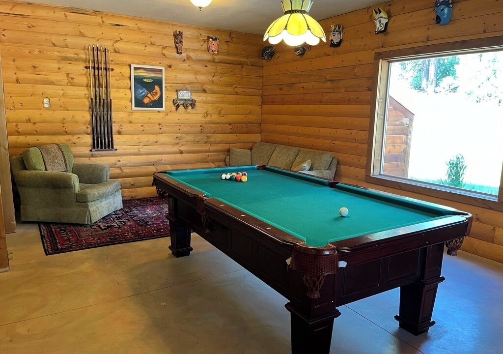 Photo of Bedroom in Weed