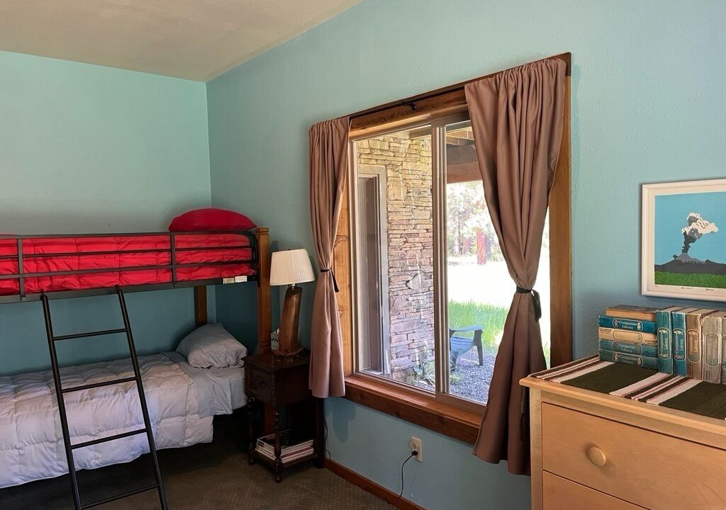 Photo of Bedroom in Weed