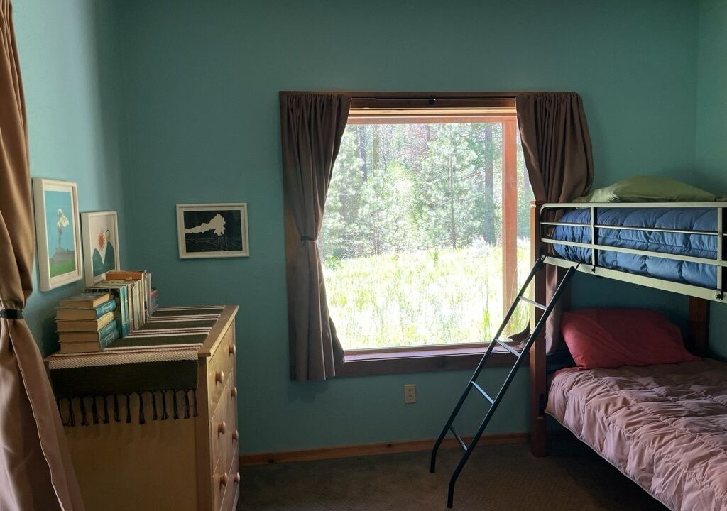Photo of Bedroom in Weed