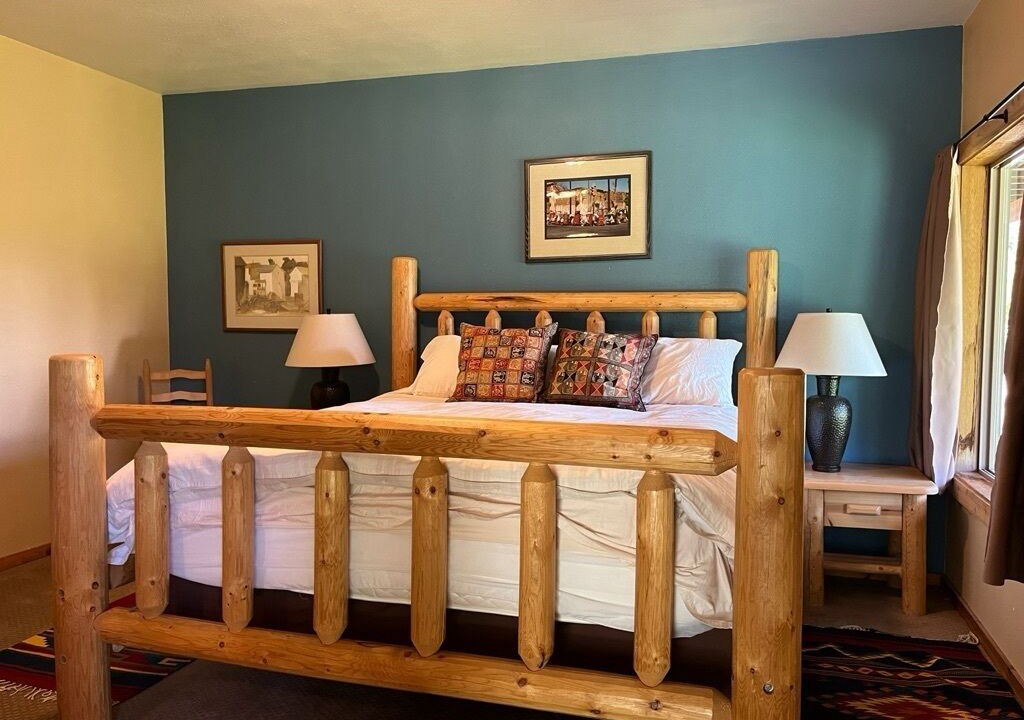 Photo of Bedroom in Weed
