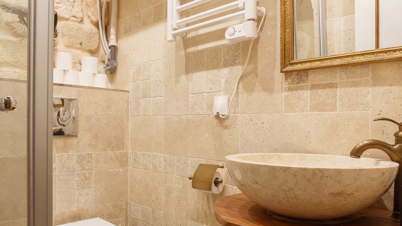 Photo of Bathroom in Odeon