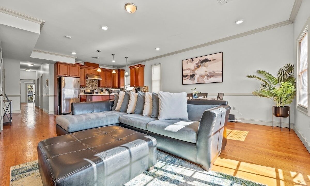 Photo of Livingroom in McGinley Square
