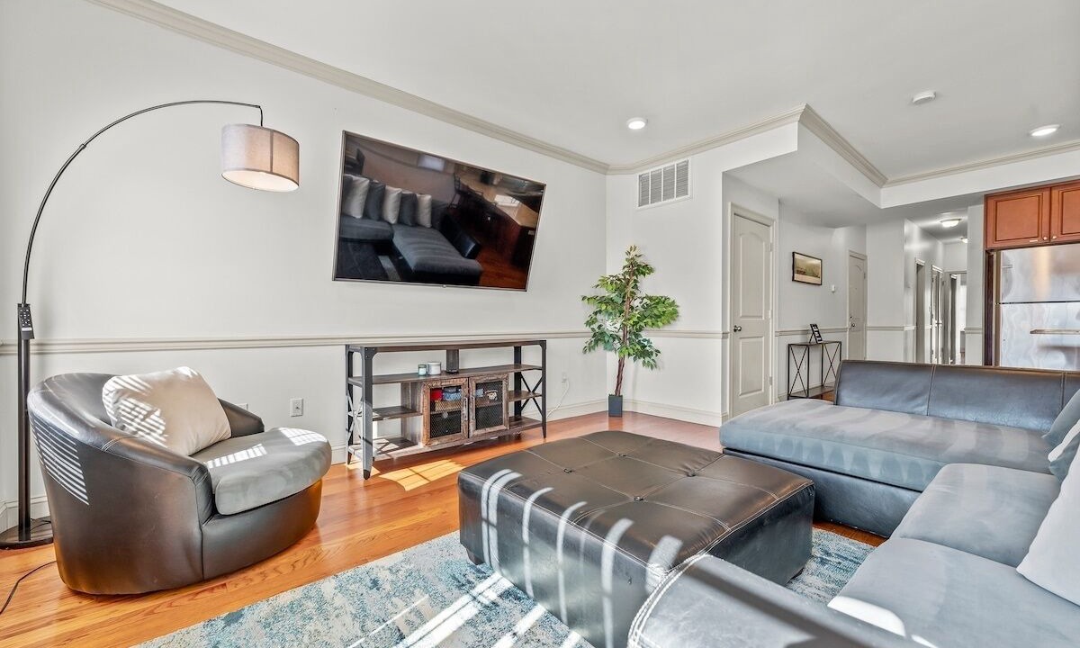 Photo of Livingroom in McGinley Square