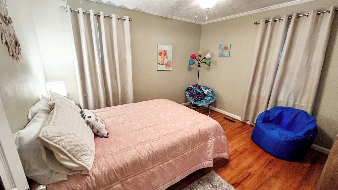 Photo of Bedroom in Weaver