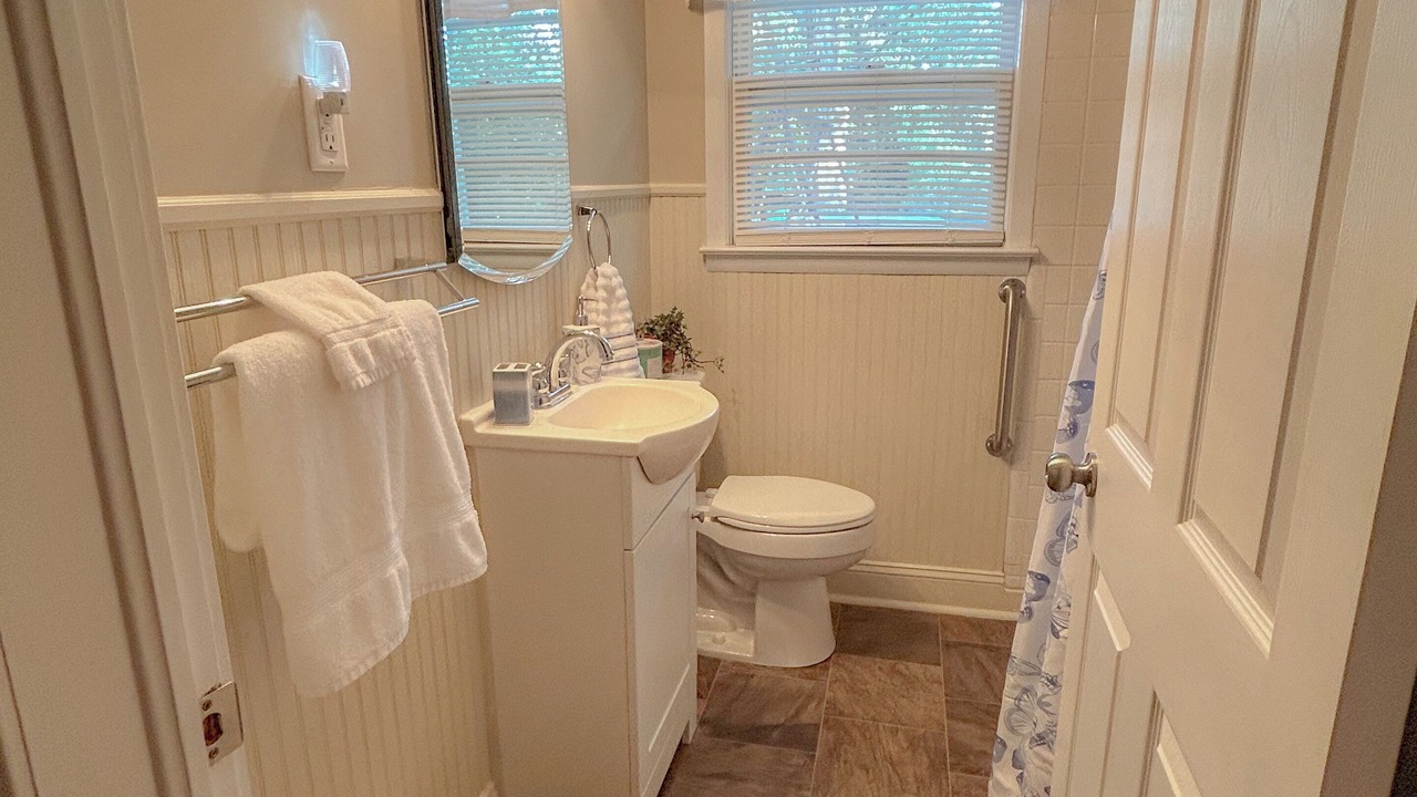 Photo of Bathroom in Weaver