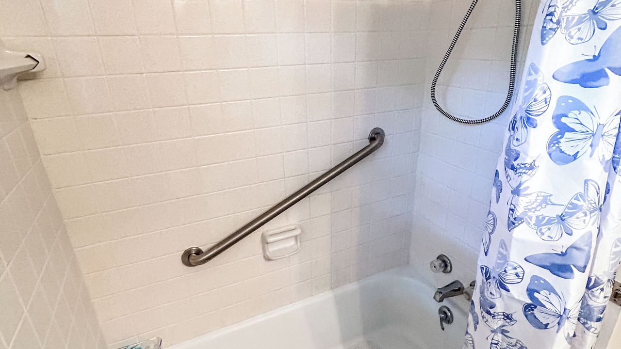 Photo of Bathroom in Weaver