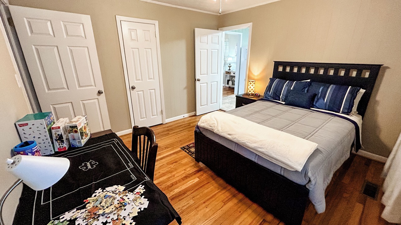 Photo of Bedroom in Weaver