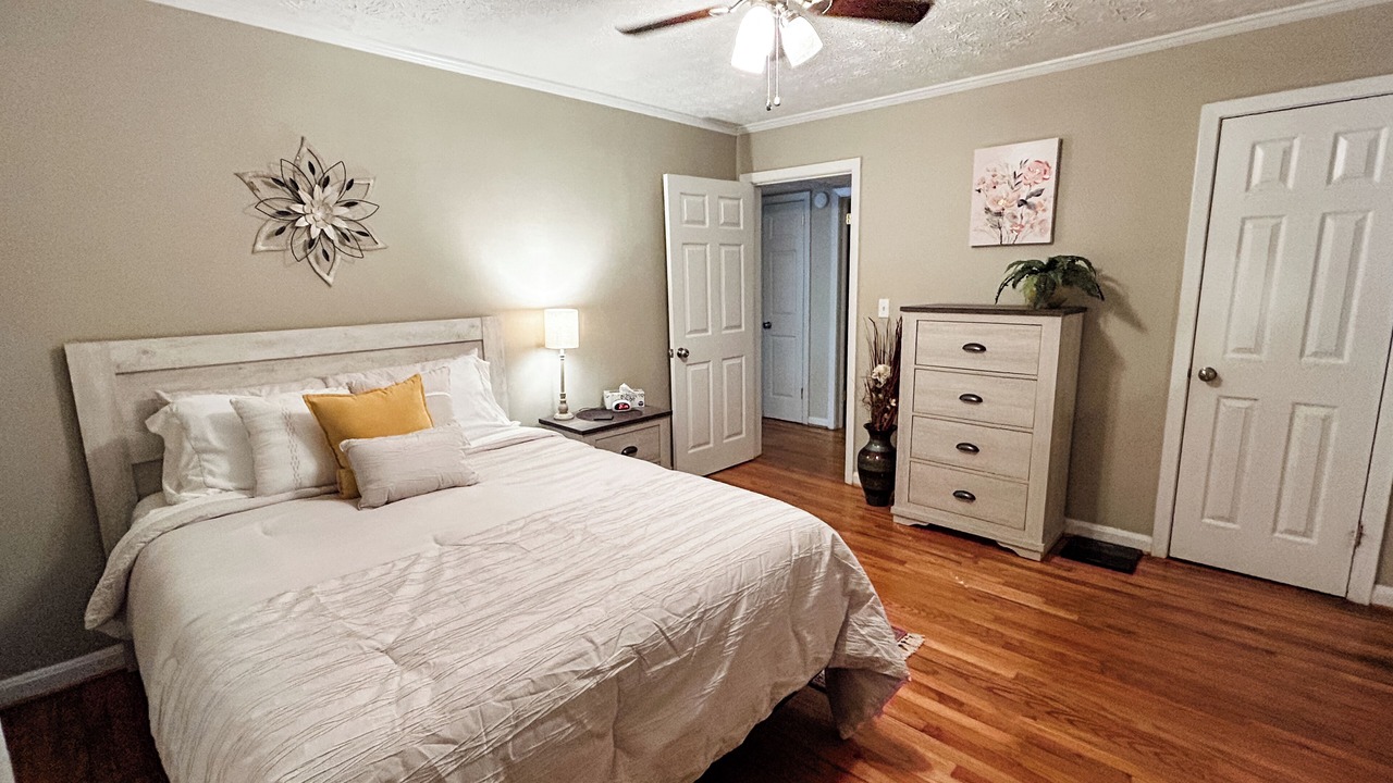 Photo of Bedroom in Weaver