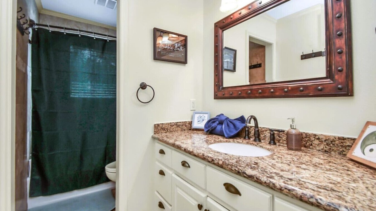 Photo of Bathroom in Woodlake - Briar Meadow