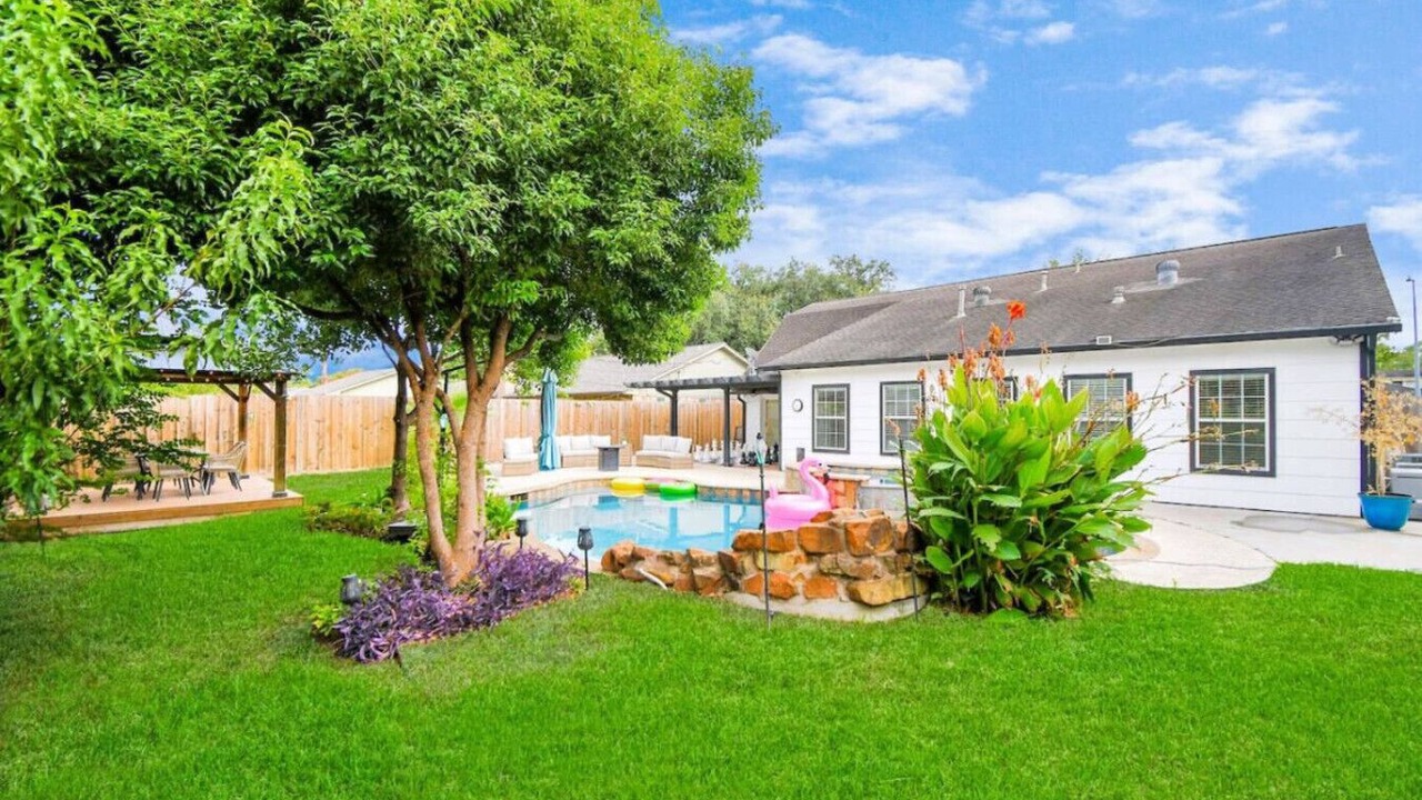 Photo of Outdoor in Woodlake - Briar Meadow