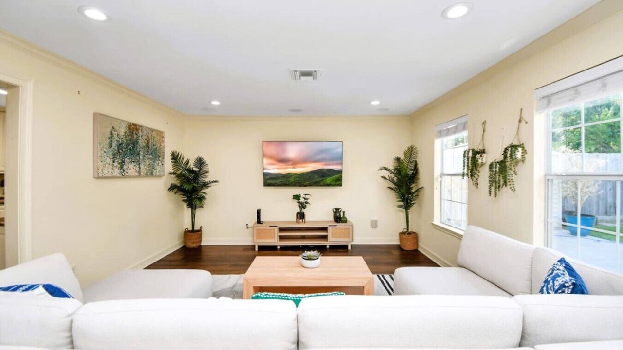 Photo of Livingroom in Woodlake - Briar Meadow