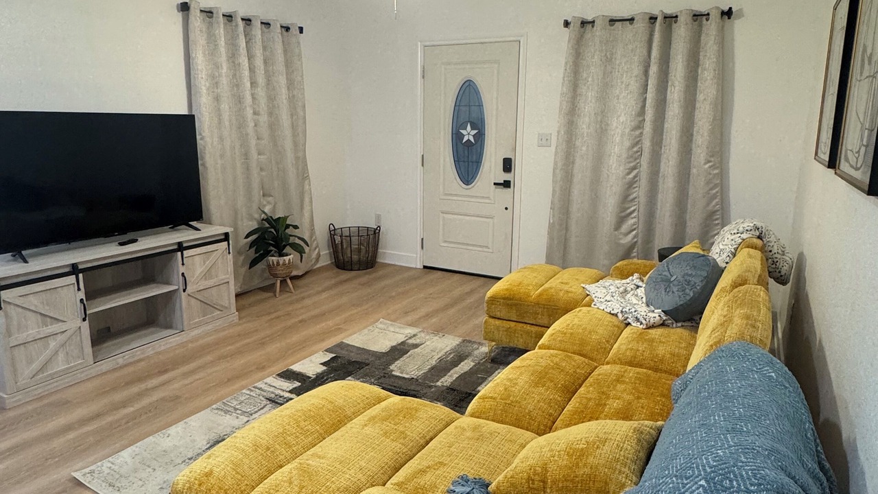 Photo of Livingroom in Port Neches