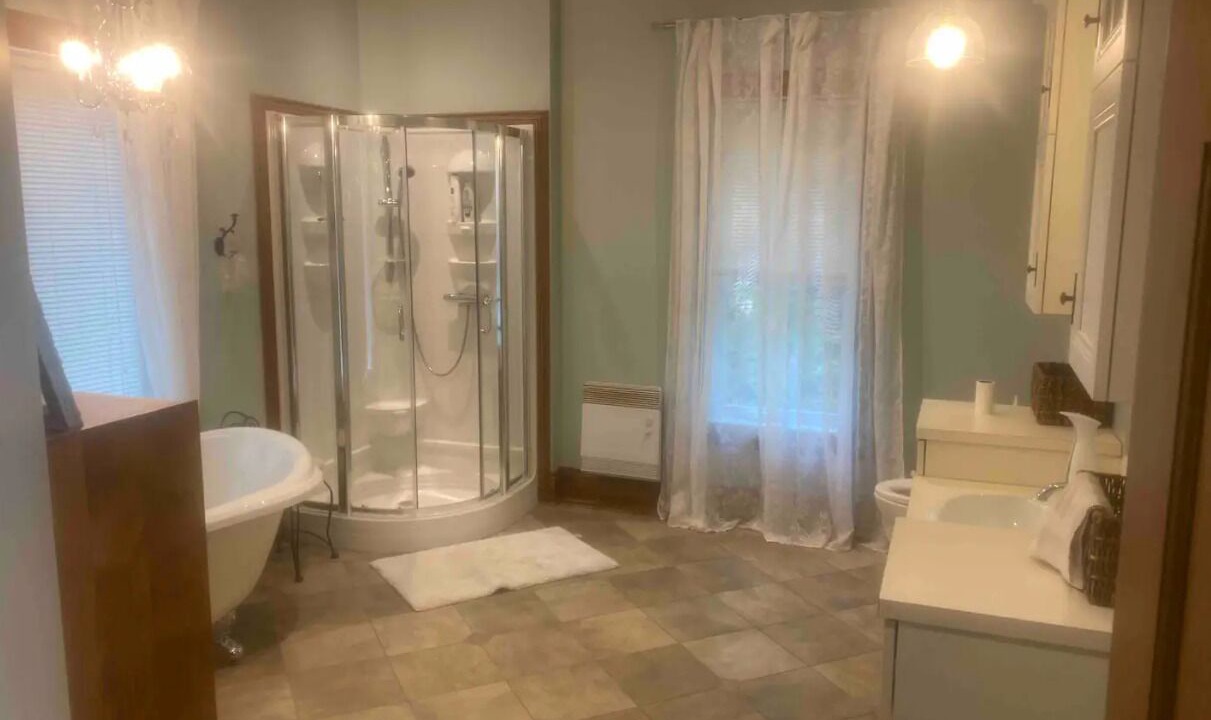 Photo of Bathroom in Saint Come