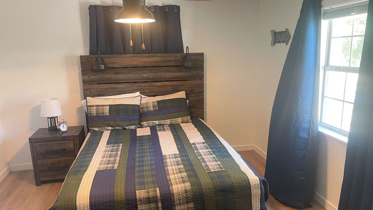 Photo of Bedroom in Grove