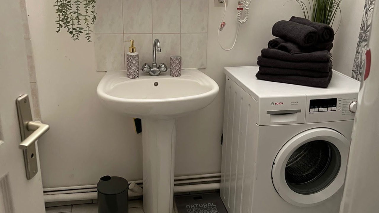 Photo of Bathroom in Anatole France Danton