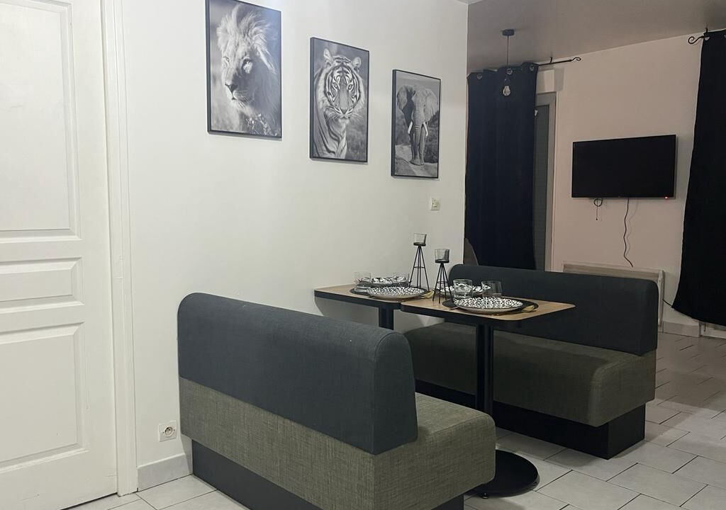 Photo of Others in Anatole France Danton