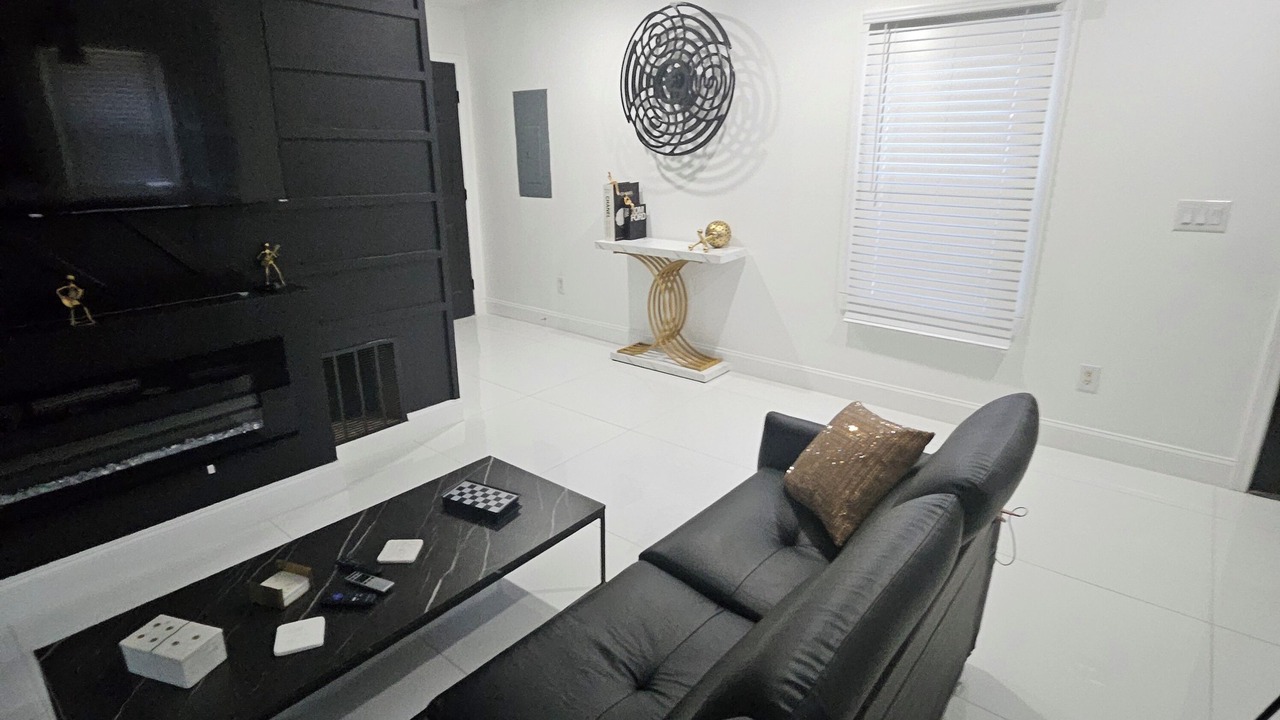 Photo of Livingroom in Candler-McAfee